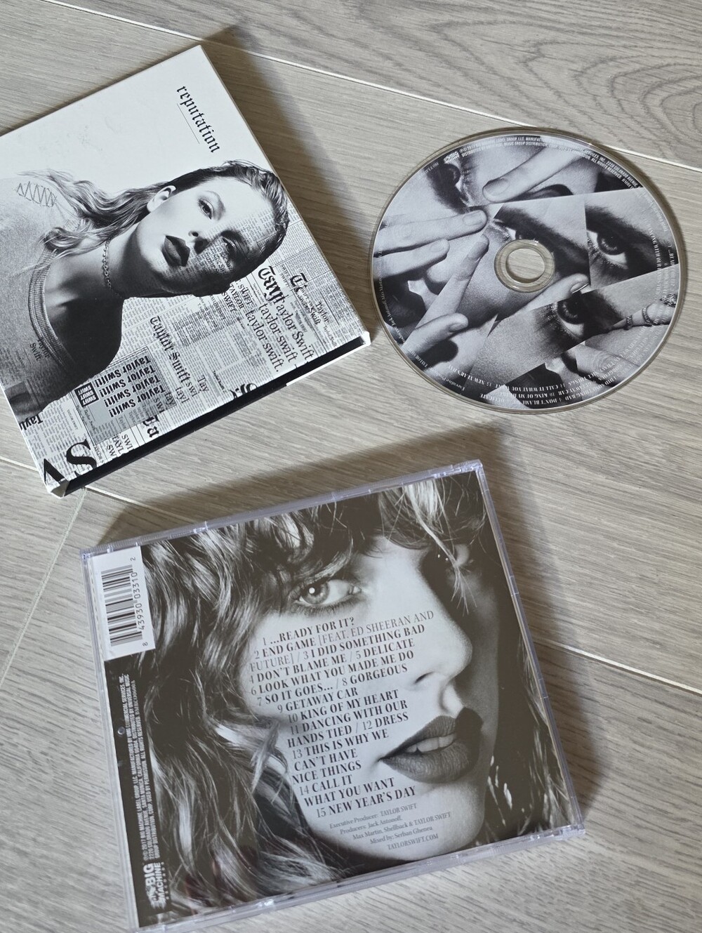 Taylor Swift Reputation CD Album - Picture 2 of 4